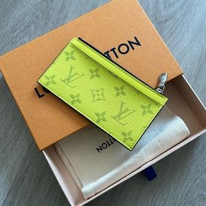 Louis Vuitton Men’s card holder